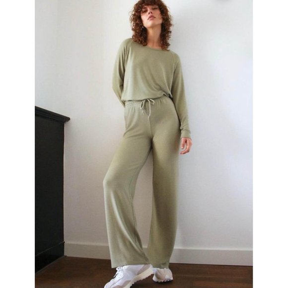 Aritzia Wilfred Free Lounge Sweatpants in Sage Frost - Picture 1 of 10